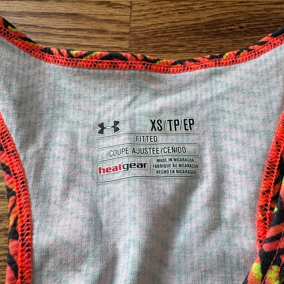 Mid 2000’s under armour workout tank - Picture 2 of 2